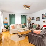 3 Bedroom Cozy In 챠브타트