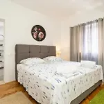 3 Bedroom Cozy In 아파트 챠브타트