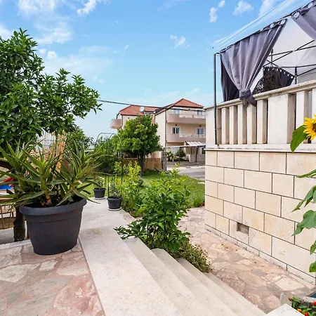 3 Bedroom Cozy Apartment In Cavtat