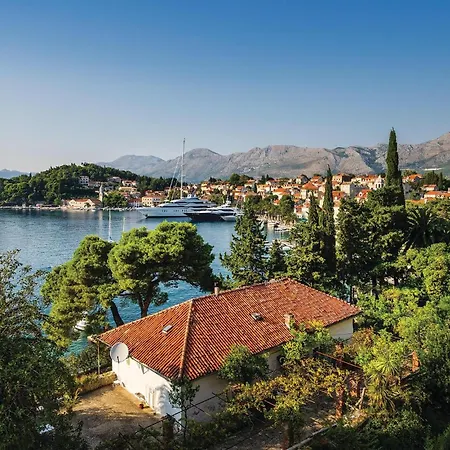 3 Bedroom Cozy Apartment In Cavtat